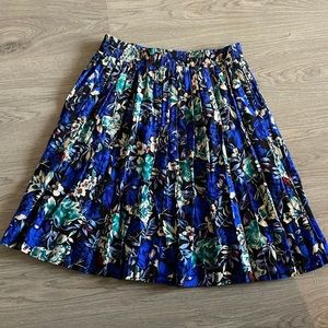⭐ $5 ⭐ Vintage Floral Pleated Skirt Size XS